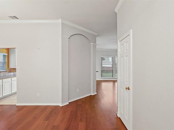 4th image of 2513 Heather Glen Dr