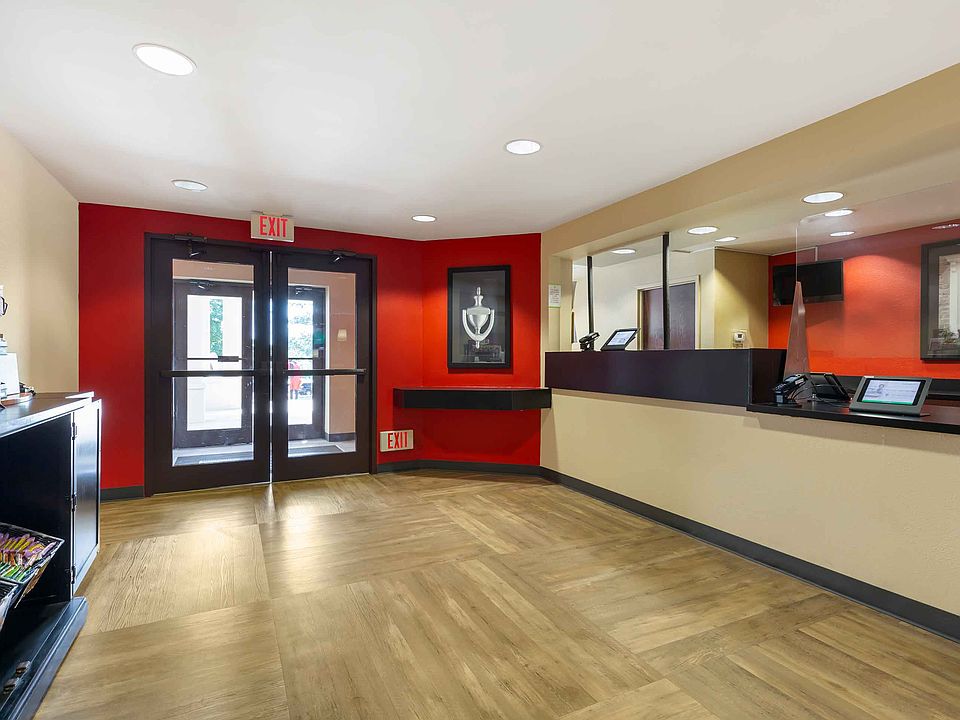 Lobby and Guest Check-in