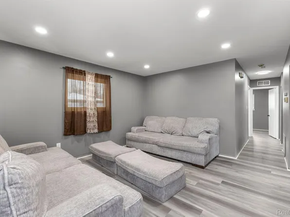 25669 Annapolis St, Dearborn Heights, MI 48125
