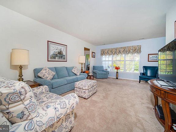 4th image of 110 Dawn Ct
