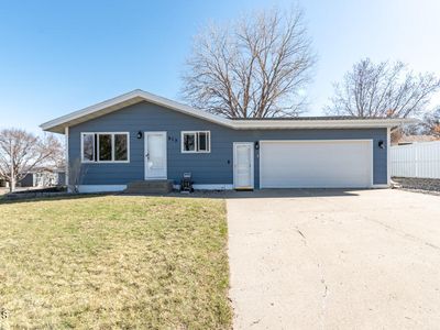 859 Eastview Dr, Bismarck, ND, 58501