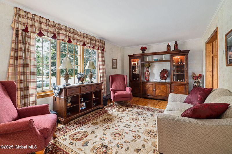 4th image of 34 Meadowbrook Road