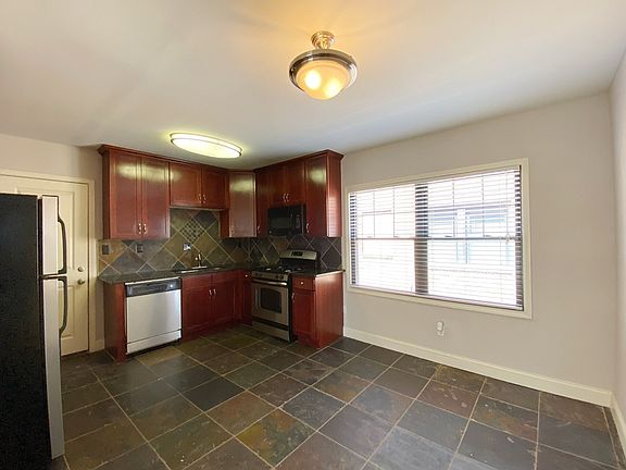 5th image of 1104 W 46th St #3