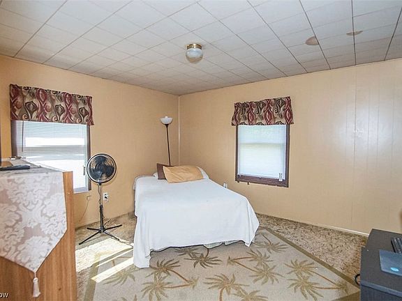 5th image of 236 Fairgreen Ave