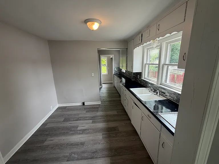 2064 Lavelle Rd — Photo 3