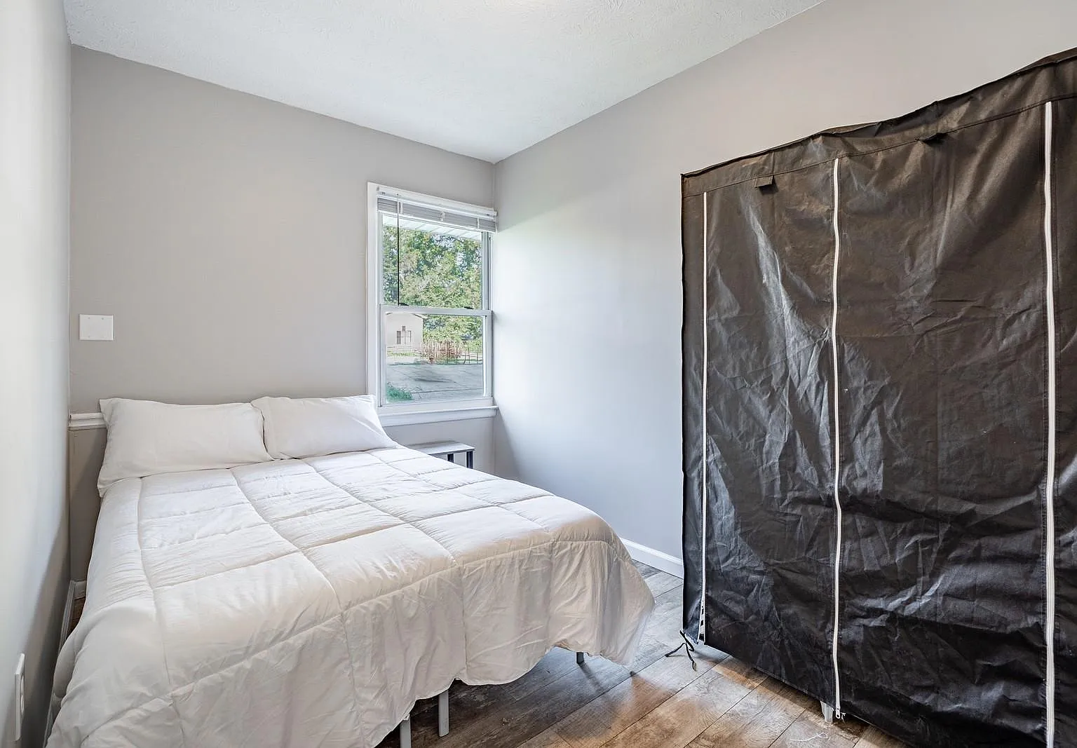 4 bed, 4.0 bath, 2353 sqft, $633 — Photo 1