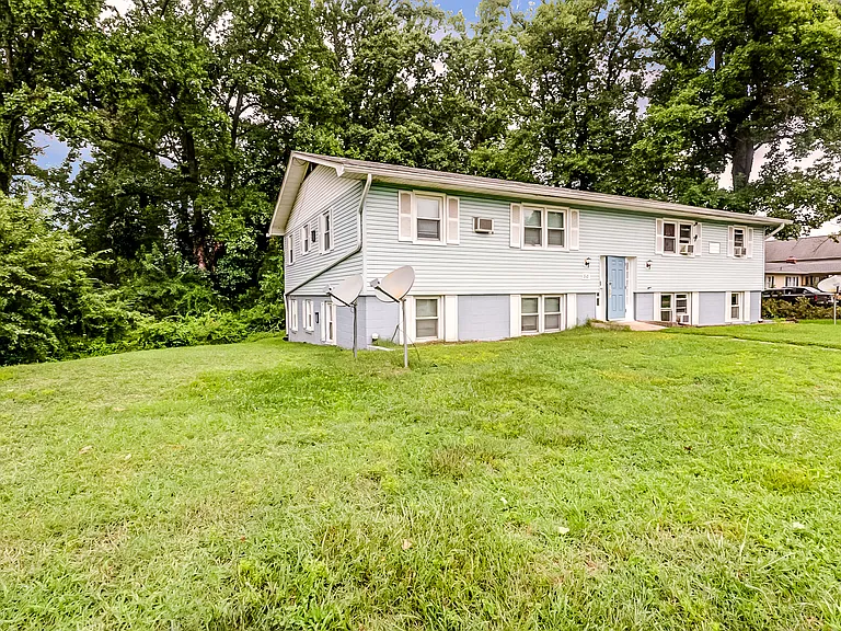 818 Riverside Dr #B — Photo 1