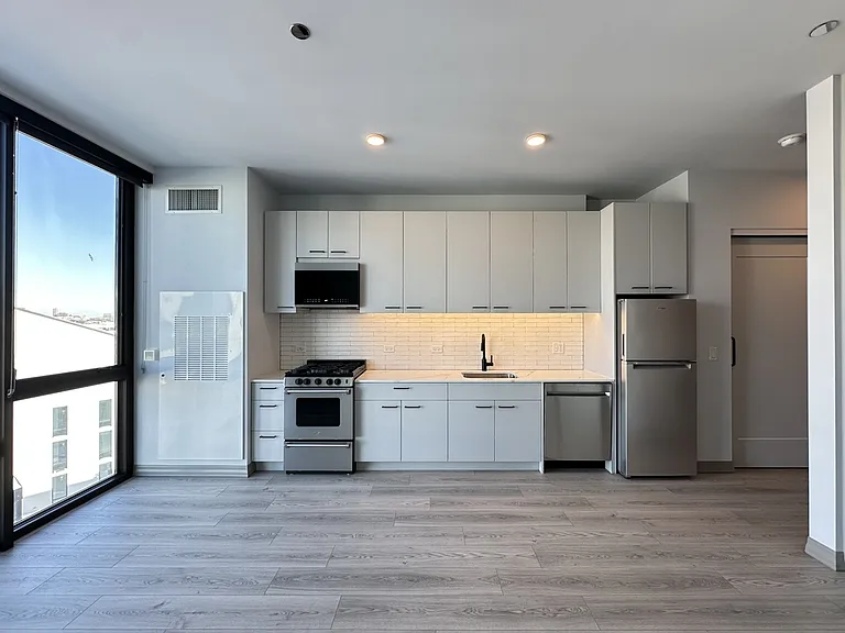2155 N Elston Ave #17 — Photo 6
