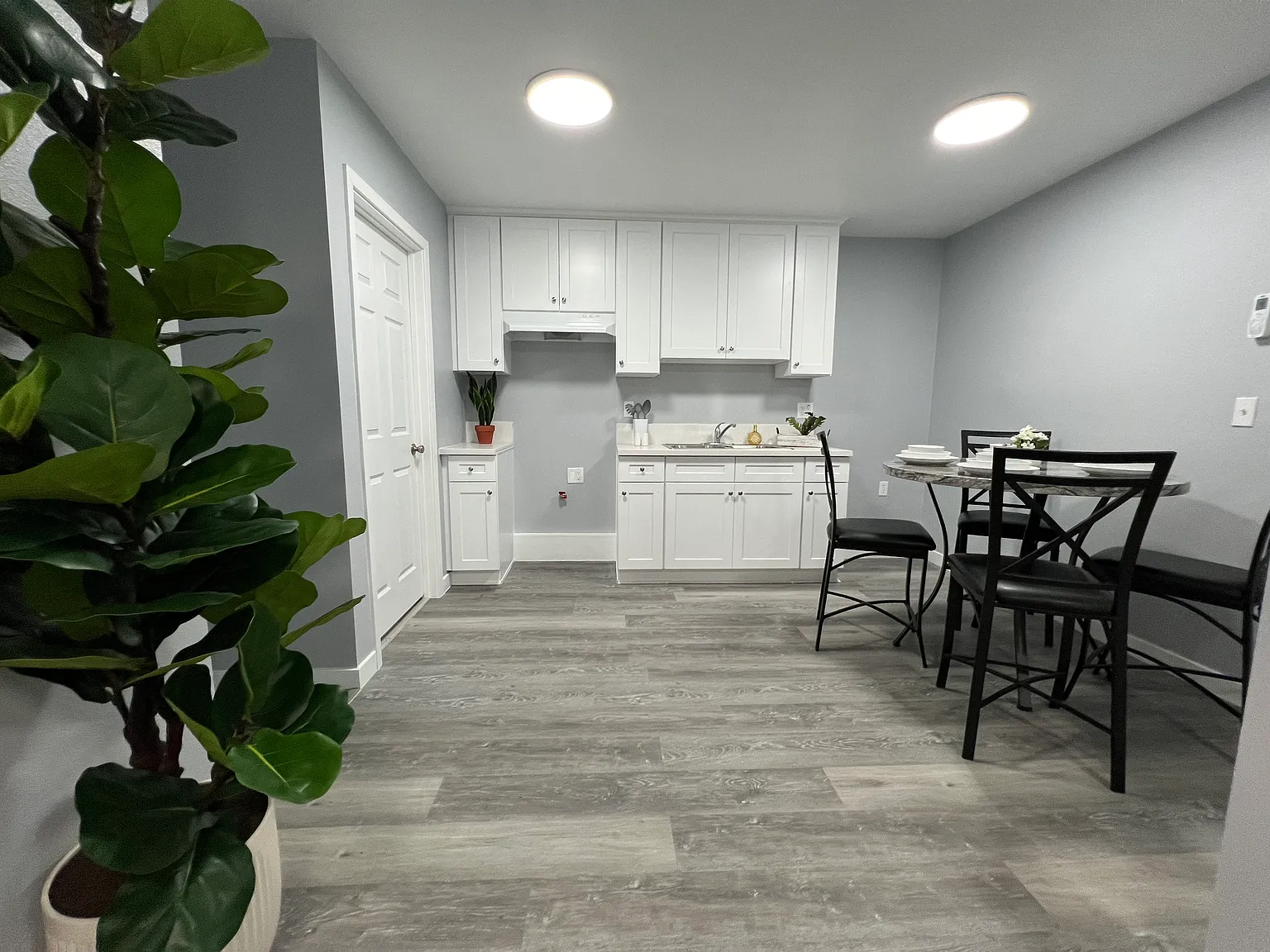 3 bed, 1400 sqft, $2,725 — Photo 2