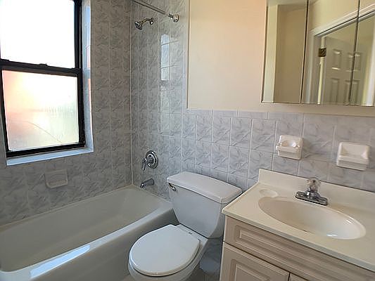 5th image of 151 E 81st St APT 6A