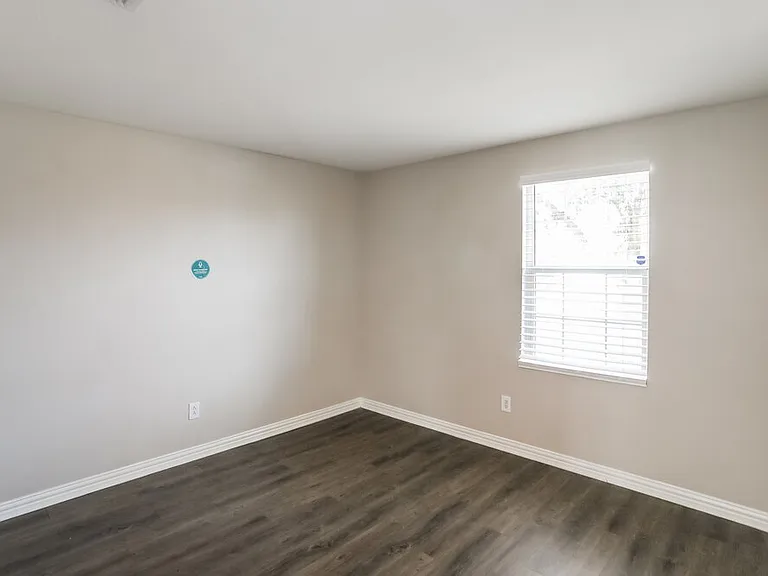 573 Creekbend St — Photo 9