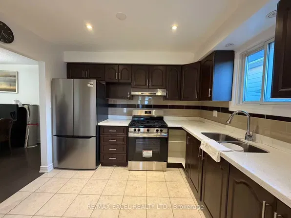 4 Lawnmere Cres, Toronto, ON M1S 2T2
