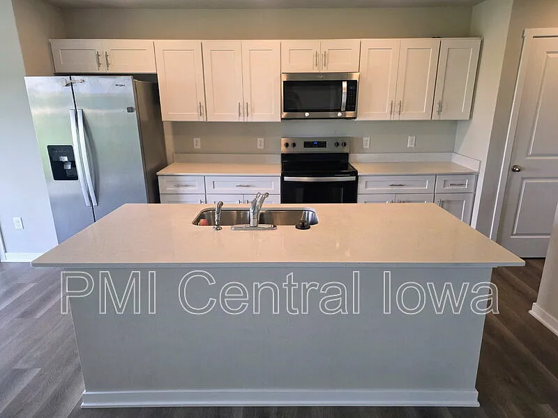 3 bed, 2.5 bath, 1562 sqft, $1,850 — Photo 3
