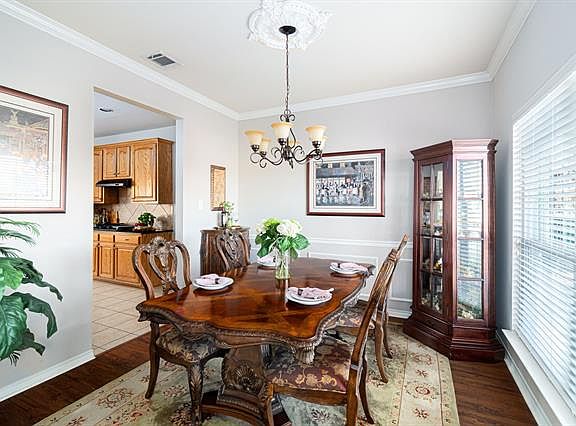 4th image of 1702 Lake Travis Dr