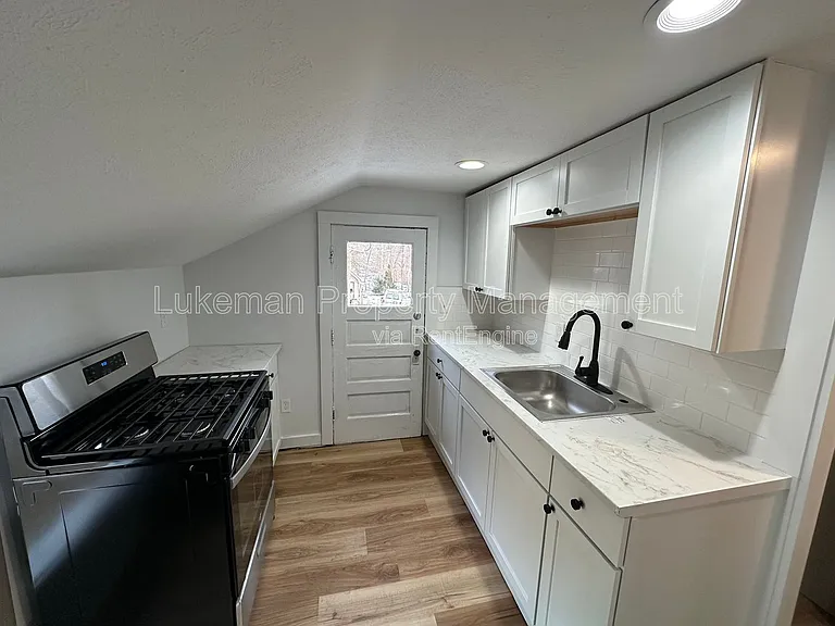 810 Grant St — Photo 3