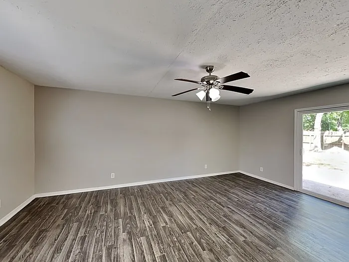 809 Lochmoor Ln — Photo 21