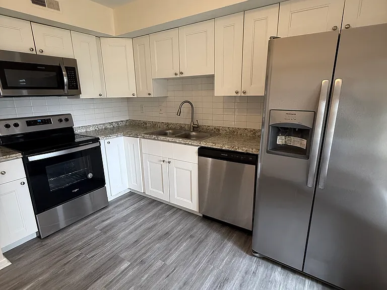 717 Tilden Pl — Photo 3