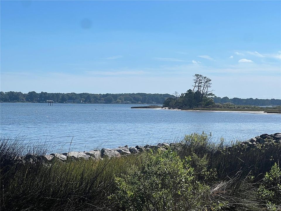 2nd image of 816 Ship Point Rd