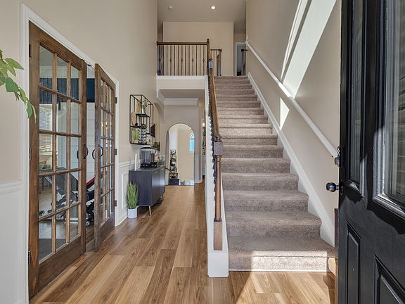4th image of 200 Maple Hill Dr