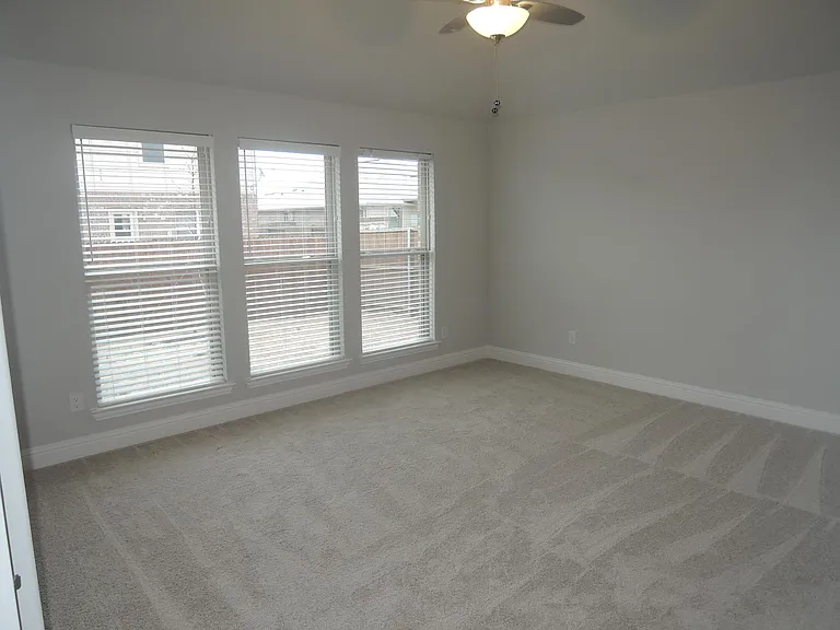 708 Newberry Ln — Photo 8