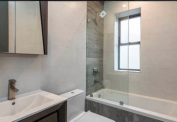 2nd image of 996 Willoughby Ave APT 6
