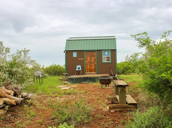 464 County Road 354, Charlotte, TX 78011