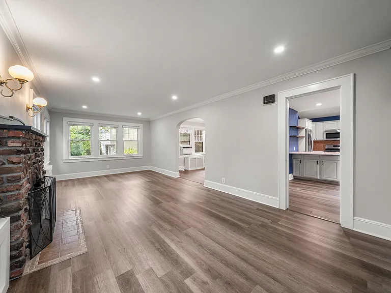243 Jefferson Ave — Photo 6