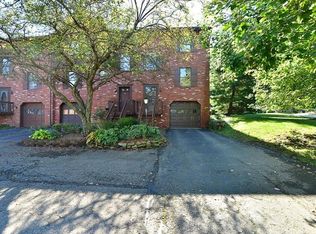 301 Carters Grove Dr, Gibsonia, PA 15044