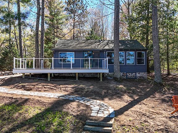 2nd image of 1745 Seven Oaks Ln
