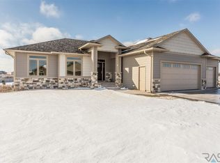 2505 S Moss Stone Ave, Sioux Falls, SD 57110