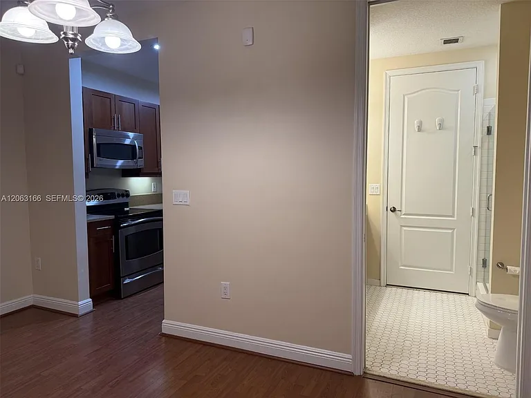 1333 SW 4th Ct #1333 — Photo 6