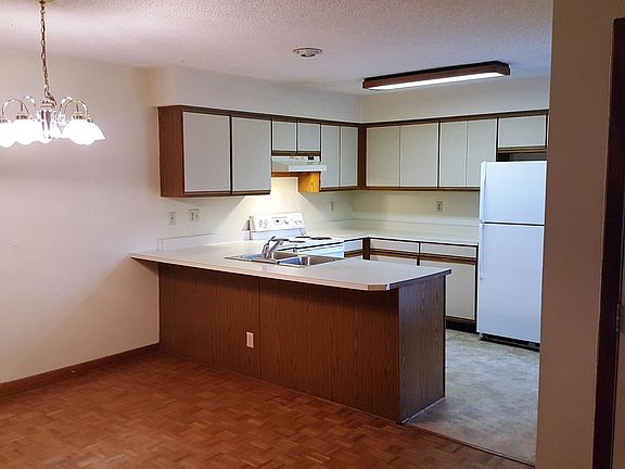 4th image of 2136 Schumacher Ave APT 2