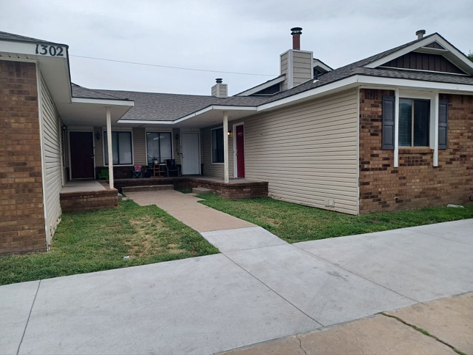 1st image of 1206 E Selma Ave #1302-2