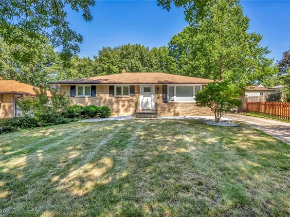6487 Hawthorne Cir, Parma, OH 44134