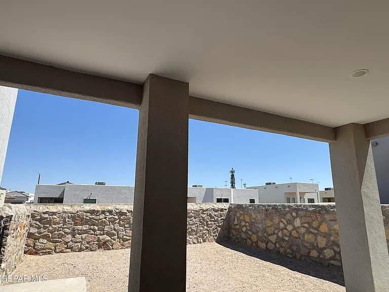 13079 Emerald Hills Ave — Photo 32