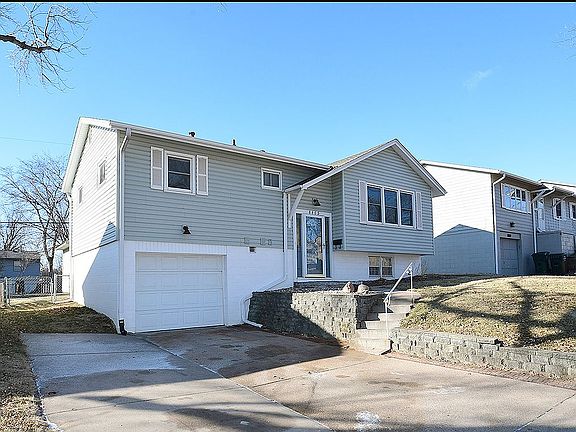 3rd image of 8805 Pine Dr