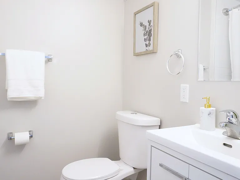 131 Raymond St — Photo 11