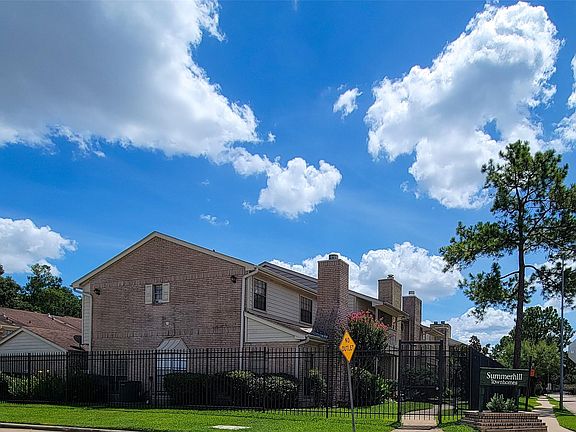 3rd image of 800 Country Place Dr Unit 307