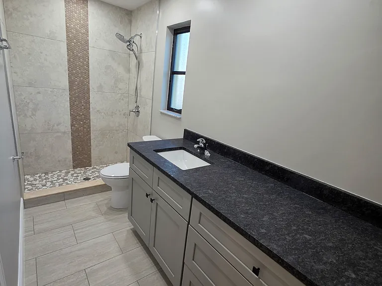 4836 Marine Dr — Photo 10
