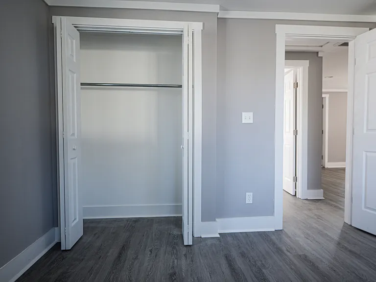460 Bay St — Photo 10
