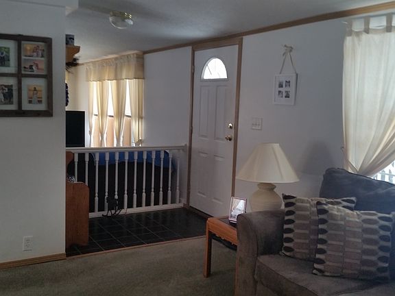Foyer/living room 