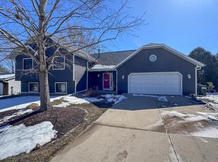 2423 Meadow Hills Dr SW, Rochester, MN 55902