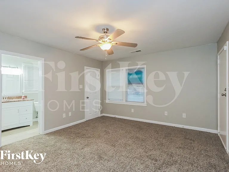 1648 Columbia Dr — Photo 11