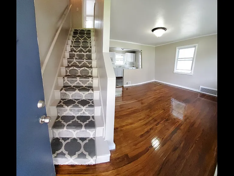 90 Vine Hill Rd — Photo 4