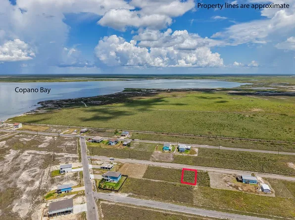 154 W Pin Oak Ln, Rockport, TX 78382