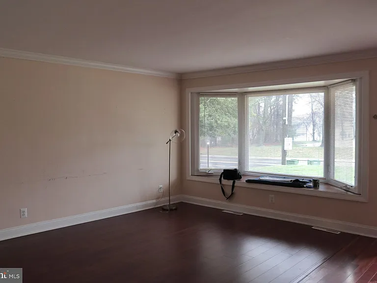 102 E Main St — Photo 13