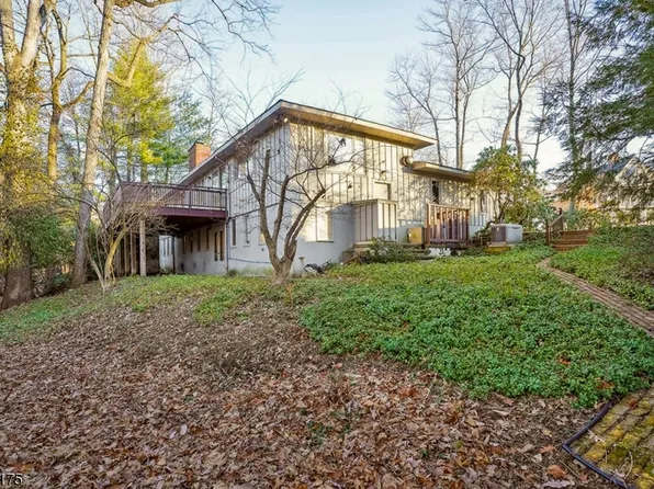 29 Ridge Rd, Summit City, NJ 07901