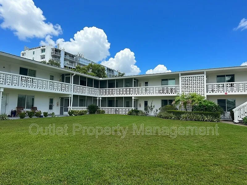 2 bed, 1.0 bath, 816 sqft, $1,745 — Photo 1