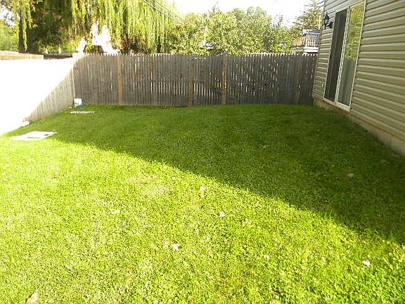 3rd image of 222 Brierhill Dr