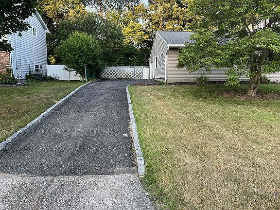 3rd image of 245 Woodhull Ave